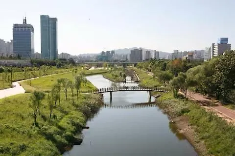 Villa Close To Yeouido And Close To Singil Station, A Comfortable High-end Residential House *