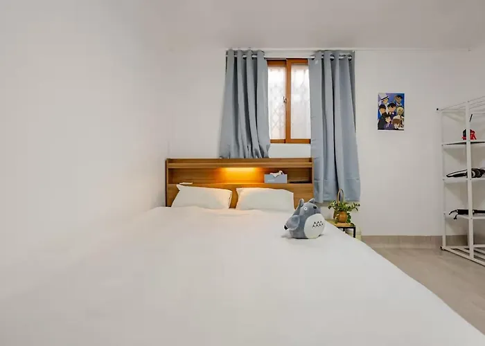 Villa Close To Yeouido And Close To Singil Station, A Comfortable High-end Residential House Seul